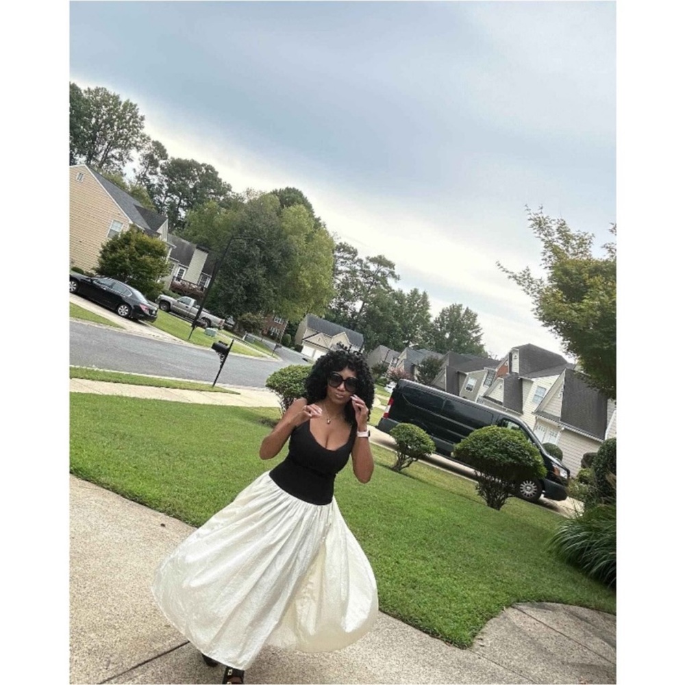 Chic Black and Cream Midi Dress - Picture 8 of 10
